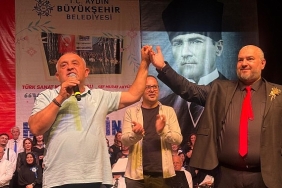 baskan-cercioglu-sevilen-sarkilari-aydinlilar-ile-bulusturdu.jpg