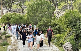 baskan-cercioglundan-aydinli-genclere-19-mayis-ataturku-anma-genclik-ve-spor-bayrami-hediyesi.jpg