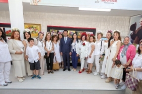 bayraklida-ureten-kadinlar-el-sanatlarini-sergiledi.jpg