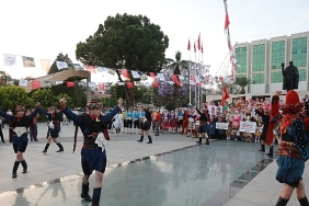 efes-selcukta-kulturler-uluslararasi-halk-oyunlari-senligi-ile-bulusuyor.jpg