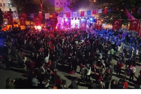 golcuk-halki-19-mayis-coskusunu-fener-alayi-ile-kutladi.jpg