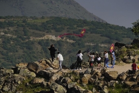 kahveci-daginda-festival-havasinda-ucurtma-senligi.jpg