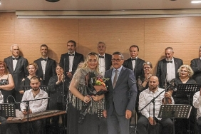 konservatuvar-sanatcilari-sahne-aldi.jpg