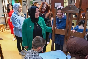 selcuklu-sanat-ve-tasarim-atolyesi-anneme-surprizim-var-etkinligine-ev-sahipligi-yapti.jpg