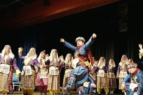 turk-halk-muzigi-liseler-arasi-solo-ses-icra-yarismasinda-final-heyecani.jpg