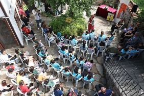 yazar-karamuti-misi-yazievinde-ogrencilerle-soylesi-yapti.jpg