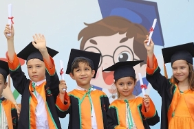 ahlatlibelde-cankayali-cocuklarin-mezuniyet-sevinci.jpg