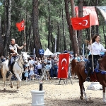 antalyalilar-4-uluslararasi-yoruk-turkmen-festivaline-akin-etti.jpg
