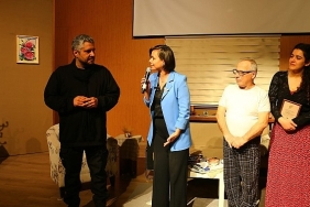 ayvalik-belediye-tiyatrosuna-odul-yagdi.jpg