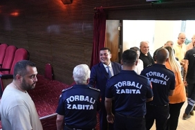 baskan-demir-belediye-personeli-ile-bayramlasti.jpg
