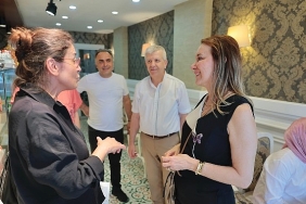 baskan-mutlu-esnafla-bayramlasti.jpg