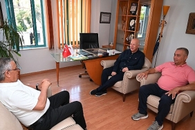 baskan-topaloglundan-yasam-hastanesine-tesekkur-plaketi.jpg