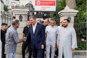 baskan-tugay-vatandaslarla-bayramlasti.jpg