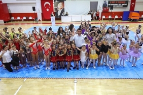 bayraklili-kursiyerlerden-yil-sonu-gosterisi.jpg