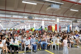 cocuklara-baskan-cercioglundan-tatil-hediyesi-karne-senligi-coskuyla-tamamlandi.jpg