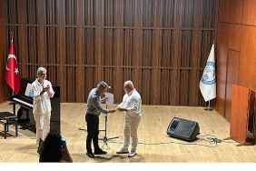 eude-piyano-ve-tarin-buyulu-uyumu-sanatseverlerle-bulustu.jpg