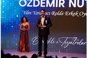 izmir-sehir-tiyatrolarina-anlamli-odul.jpg