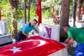 kadifekale-sehitliginde-saygi-ve-vefa-mesaisi.jpg