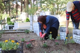 kocaeli-buyuksehir-bayramda-vefa-gelenegini-yine-surdurdu-kabirlere-cicek-gonullere-huzur.jpg