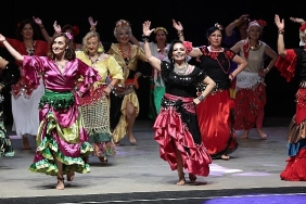 konakta-halk-oyunlari-ruzgari-esti.jpg