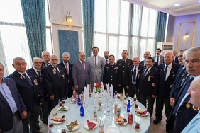 manisa-protokolu-bayramlasti.jpg