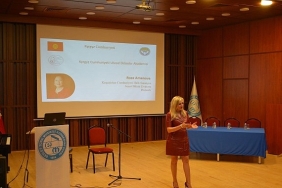 prof-dr-amanova-komuz-atalarimizin-sesi-ruhumuzun-aynasidir.jpg