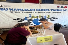 satranc-turnuvasinda-hamleler-engelleri-asti.jpg
