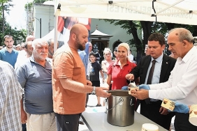 baskan-aydin-vatandaslara-asure-dagitti.jpg