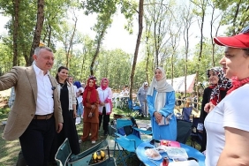 baskan-buyukakin-gebzede-annelerin-piknigine-katildi.jpg