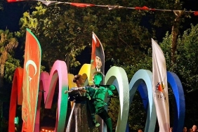 gurcu-dans-toplulugundan-kemerde-muhtesem-sov.jpg