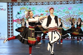 inegolde-kultur-sofrasi-kuruldu-10-ulkenin-temsilcileri-ayni-masada-bulustu.jpg