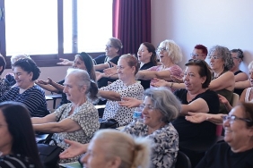 konakta-kahkaha-yogasi.jpg