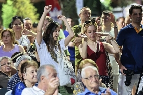 konakta-yazin-coskusu-muzikle-bulustu.jpg