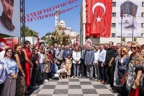 30-agustos-zafer-bayrami-kutlamalari-celenk-sunumu-ile-basladi.jpg