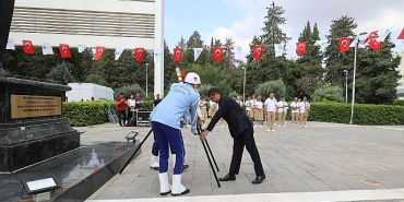 baskan-vekili-busra-ozdemir-zafer-bayrami-kutlamalarina-katildi.jpg