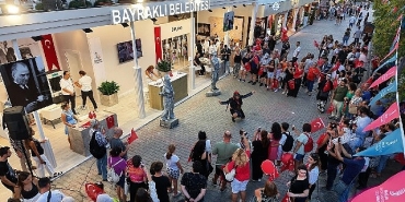 bayrakli-standinda-zafer-bayrami-coskusu.jpg