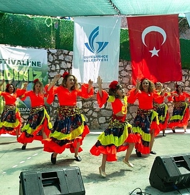 guzelbahcede-tatli-festival.jpg