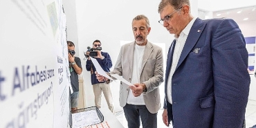 izmirin-gelecegini-anlatan-sergi-izin-pesinde-sehrin-icinde-acildi.jpg