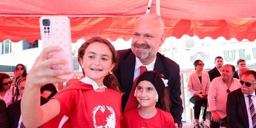 menemende-zafer-bayrami-coskusu-yasandi.jpg