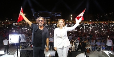 meydanda-zafer-coskusu.jpg
