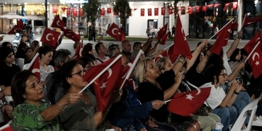zafer-mesalesi-milli-irade-meydaninda-yakildi.jpg