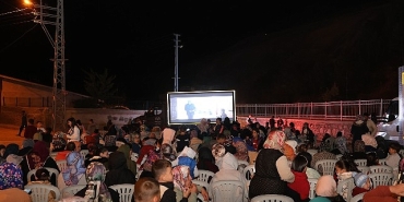 baskan-altay-101-mahallemizdeki-sinema-gunlerinde-70-binden-fazla-hemsehrimizi-misafir-ettik.jpg