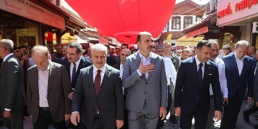 baskan-altay-4-tarihi-bedesten-alisveris-gunlerine-destek-veren-esnafa-ve-ziyaretcilere-tesekkur-etti.jpg
