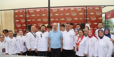 baskan-altay-gastrofeste-katilan-yuz-binlerce-misafire-seflere-ve-esnafa-tesekkur-etti.jpg