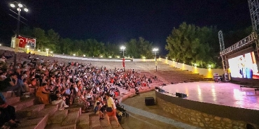 bucali-cocuklar-baskan-gorkem-dumanla-film-izledi.jpg