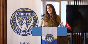 cesme-belediye-baskani-lal-denizli-tskf-genclik-ve-liderlik-kampi-25-acilisinda-genc-kadinlara-seslendi.jpg