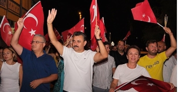 dikili-ve-candarlida-kurtulus-coskusu.jpg