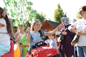 kucukcekmecede-90lar-konseptli-yaza-veda-festivali-buyuk-ilgi-gordu.jpg