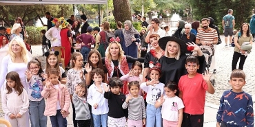 kuguluparkta-acik-hava-sahnesinde-tiyatro-soleni.jpg
