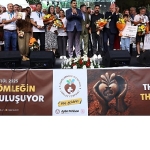 menemen-belediyesi-uluslarasi-comlek-festivaline-muhtesem-final.jpg